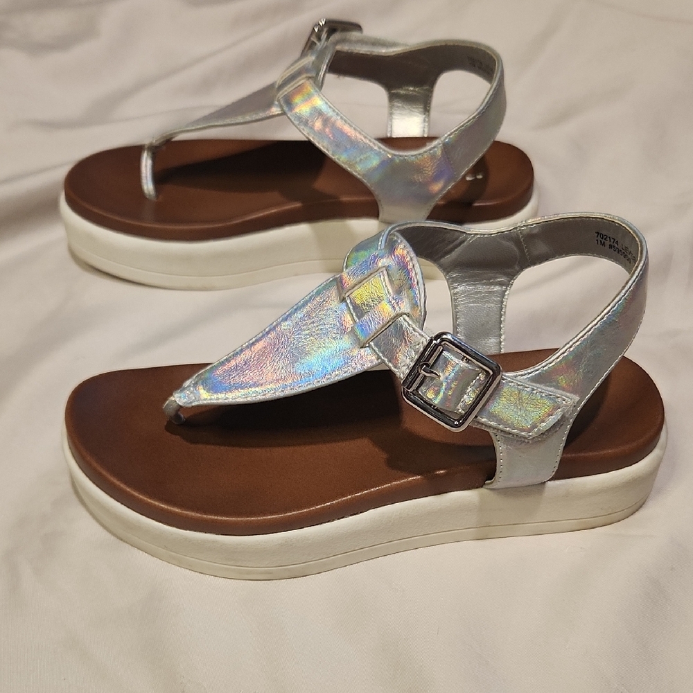 Cup Cake Couture | Iridescent Silver Platform Sandals - Summer Flip Flops Sz1